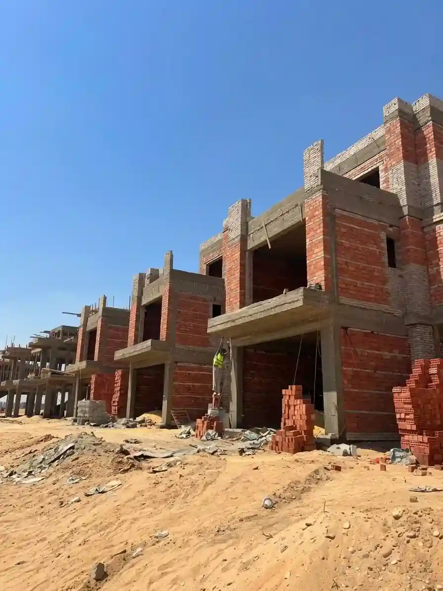 the-que-gardens-construction